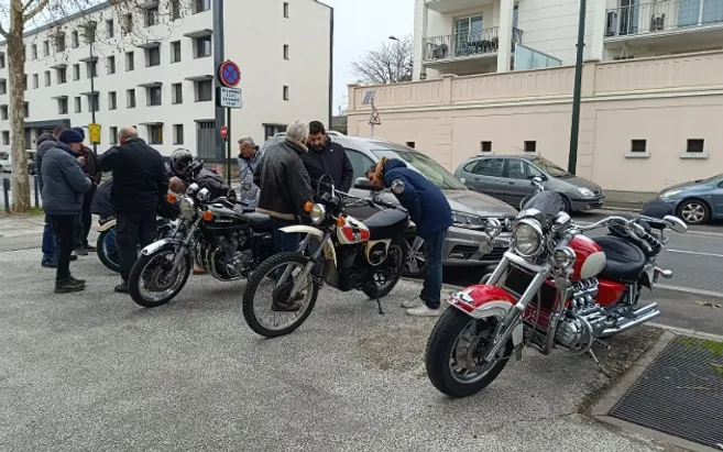 Des passionnés de motos et mobylettes anciennes se sont rassemblés ce 29 décembre à Orléans