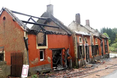 Ronnet : le restaurant épicerie ravagé par les flammes