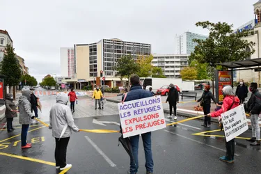 « Personne ne fuit son pays pour des broutilles » : un rassemblement de soutien aux réfugiés à Montluçon (Allier)