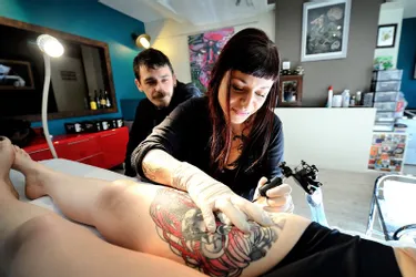 Un salon, deux tatoueurs