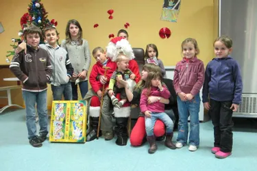 Le père Noël est venu pour les enfants du personnel communal