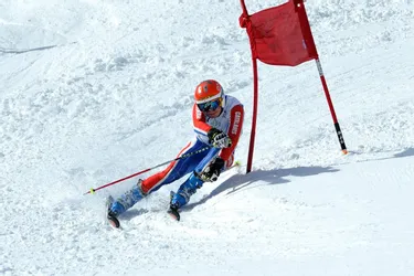 Les compétitions de ski suspendues en France