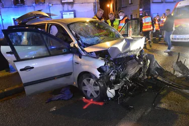 Un véhicule percute de plein fouet la fontaine de Maringues (Puy-de-Dôme) : quatre blessés, dont deux graves