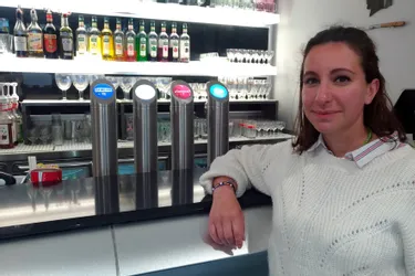 A Thiers (Puy-de-Dôme), Mélanie Danti rouvre son bar brasserie entre espoir et incertitude