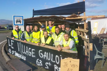 Gilets jaunes : le « village gaulois » de Saint-Beauzire (Puy-de-Dôme) veut durer