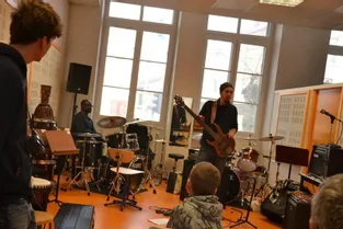 Une master class basse-batterie avec L’ I nfrazone était proposée à l’école de musique, samedi