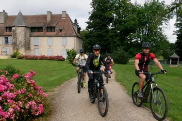 À Mainsat (Creuse), un club cycliste propose des balades en VTT électrique
