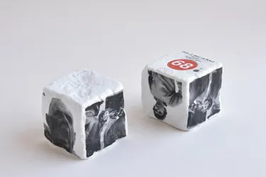 Un pavé en porcelaine créé par Bachelot et Caron pour Bernardaud