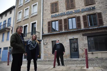 Quand l’Hôtel de la Paix à Olliergues (Puy-de-Dôme), fermé depuis plus de 10 ans, va-t-il rouvrir ?