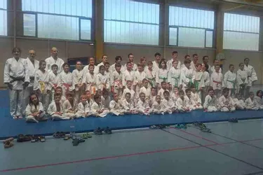 Le club de judo en tenue de gala le 24 juin