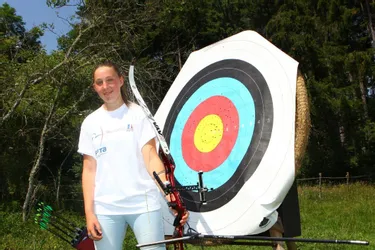 Florence Noizet, à 18 ans à peine, fait trembler la championne de France juniors de tir à l’arc