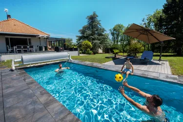 La folie des piscines privées : même au nord de la Loire, les Français se jettent à l'eau
