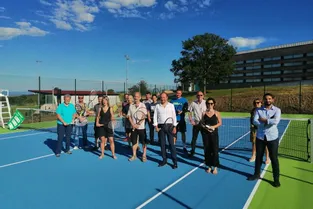 Le tennis-club de Châtel-Guyon découvre ses nouveaux courts au Pôle raquettes