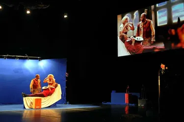 Le théâtre du Maquis transforme la scène du Sémaphore, à Cébazat, en plateau de tournage