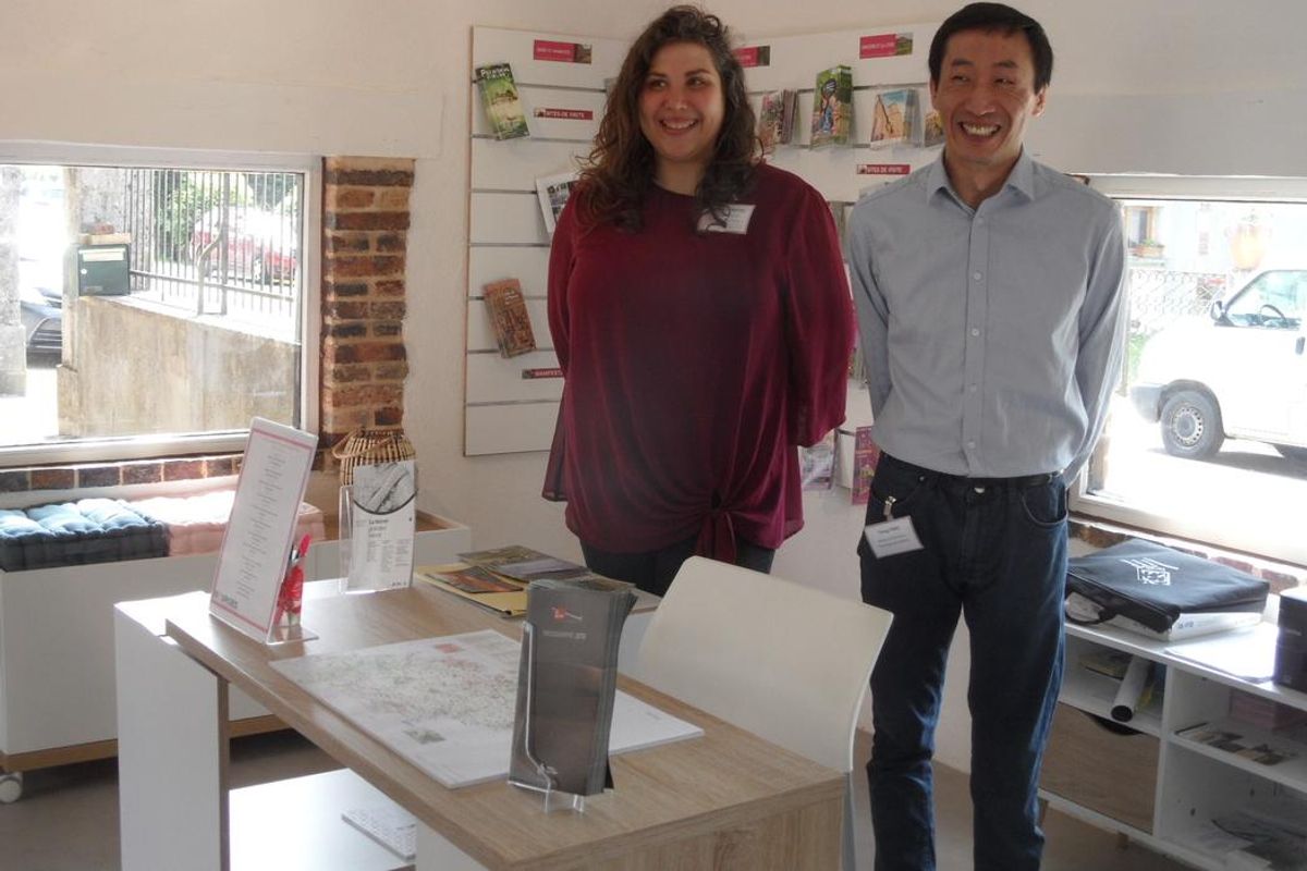 HENRICHEMONT. Bureau d’information dans le village de La Borne - Le