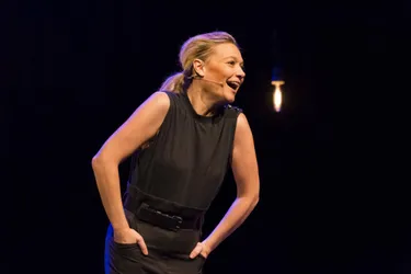 L'humoriste Caroline Vigneaux avant son spectacle à Issoire (Puy-de-Dôme) : "Je revendique un féminisme optimiste"
