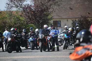 70 motards pour la journée Trajectoire des gendarmes de l'EDSR de l'Allier à Moulins (Allier)