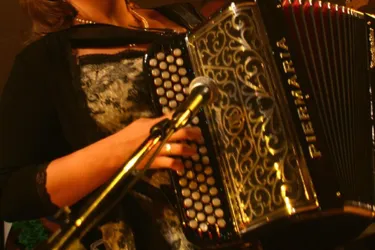 Un accordéon et une voix de baryton : le duo Lyraccordéon