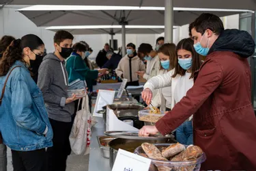 200 repas "de chef" ont été distribués aux étudiants à Clermont-Ferrand