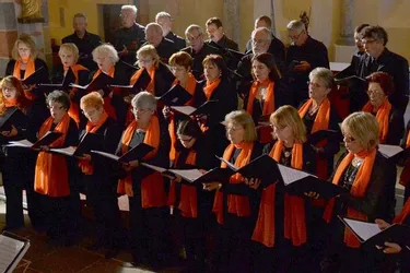 Les 35 chanteurs de la chorale de Lezoux, créée en 1989, reprennent de la voix pour 2014