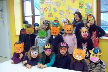 Les enfants ont préparé le carnaval qui aura lieu à la rentrée