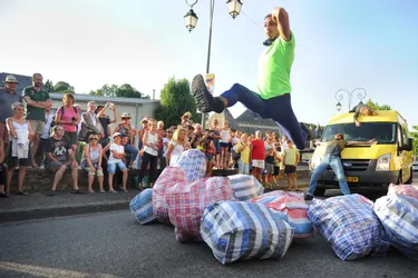 « Champ libre ! » aux arts de la rue dans le Cantal : une programmation pour ravir les amateurs de spectacle vivant