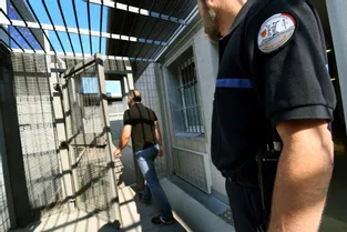 Un Lyonnais mis en examen pour des cambriolages à Aubière (Puy-de-Dôme) maintenu en détention