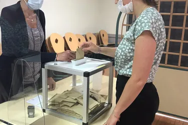 Le regard de Camille, 18 ans, qui vote pour la première fois à Bresnay (Allier) : « Je le vois comme un devoir »