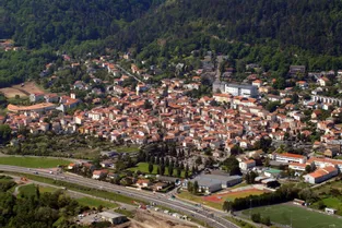 La commune de Ceyrat (Puy-de-Dôme) met à disposition d'un Ehpad et de la préfecture des masques FFP2