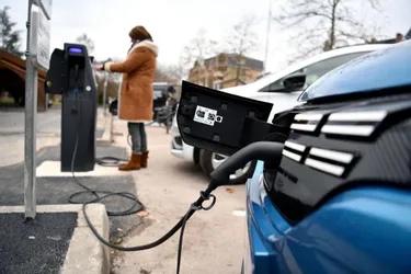 Déploiement, gestion, coût... Cinq questions sur les bornes de recharge pour voitures électriques en Corrèze