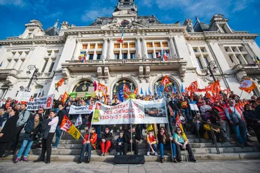 Moins de manifestants à Vichy, mais le désir de durer, et de peser