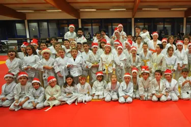 Les 110 petits judokas du club fêtent Noël