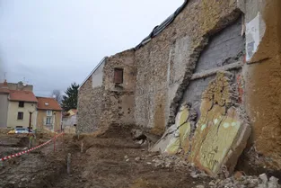 Un mur s'effondre dans le centre-ville de Brioude