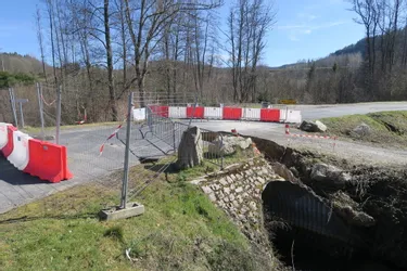 Suite à son effondrement partiel, le pont de Gouttenoire devra être remplacé à Chabreloche (Puy-de-Dôme)