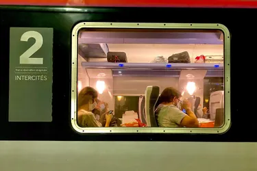 Parti lundi de Paris à 18h57, le train Intercités arrive à Clermont-Ferrand ce mardi à 4h08