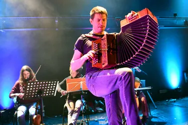 L'accordéoniste Rémi Geffroy et son groupe Odysseus peaufinent leur concert dans les Studios de Brive