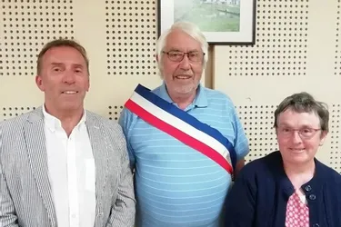 Jacques Cordier revêt l’écharpe de maire de Saint-Dizier-la-Tour (Creuse)