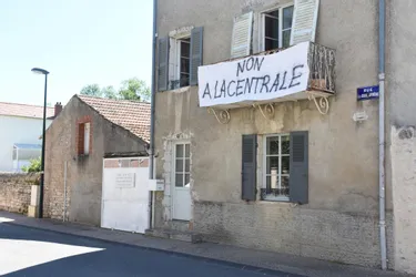 À Ebreuil (Allier), de fortes oppositions font barrage au projet de création d'une microcentrale hydroélectrique sur la Sioule