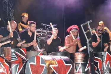 Devant une foule immense, la célèbre formation de percussions a assuré le spectacle à Brioude