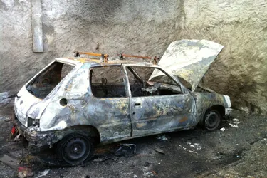 Une voiture retrouvée calcinée en plein coeur de Riom