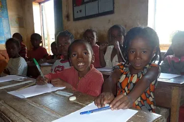 Le Sourire de Fianar soutient la scolarité et la santé des enfants défavorisés de Madagascar