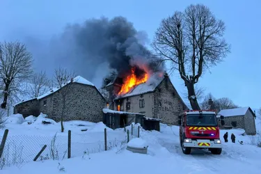 Un incendie détruit une maison d'habitation au lieu-dit Chastres, sur la commune d'Allanche (Cantal)