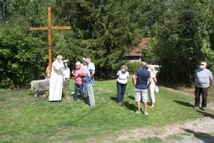 Bénédiction de la croix du village