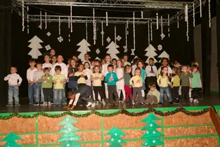 Les écoliers ont dansé pour Noël