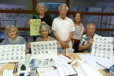 Des cours de calligraphie avec Amitiés Auvergne-Chine