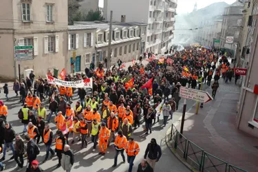 A Limoges, la manifestation intersyndicale a rassemblé entre 4.100 et 10.000 personnes