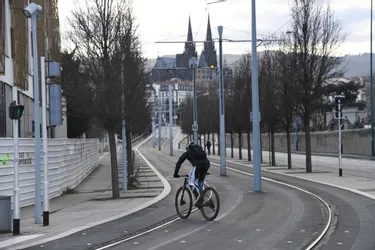 Dans la rue, à Clermont-Ferrand, elle tombe sur son vélo qui lui avait été volé