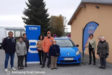L'entreprise Enedis fait don d'une voiture au Secours Catholique d'Ussel (Corrèze) pour lutter contre la précarité