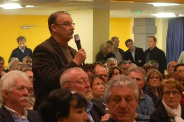 La salle était comble pour le premier débat public à Pontaumur