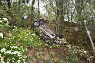 La voiture plonge dans le ravin à Saint-Didier-sur-Doulon (Haute-Loire)